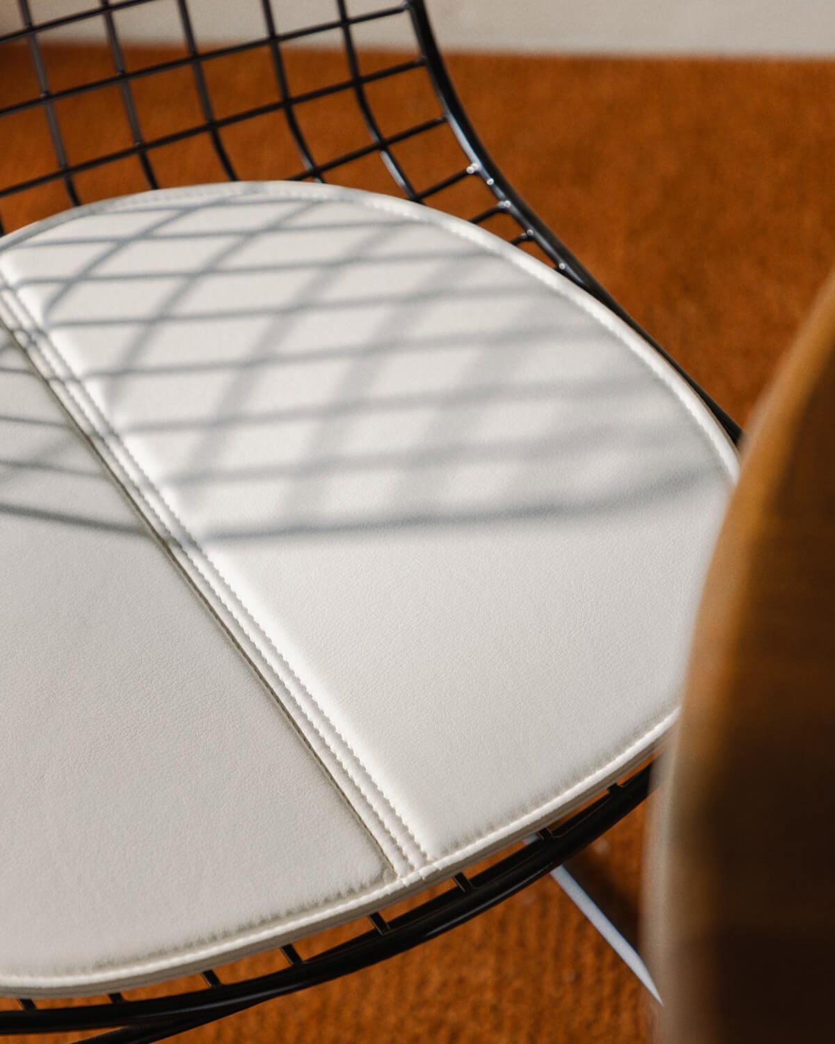 Silla de Comedor de Metal Aras Respaldo Bajo, imagen de galería 3