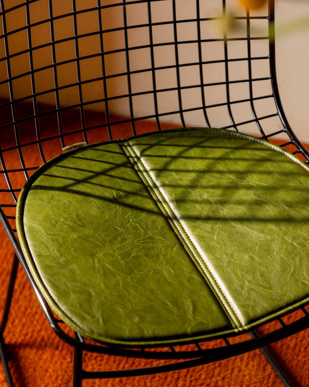 Silla de Comedor de Metal Aras Respaldo Bajo, imagen de galería 3