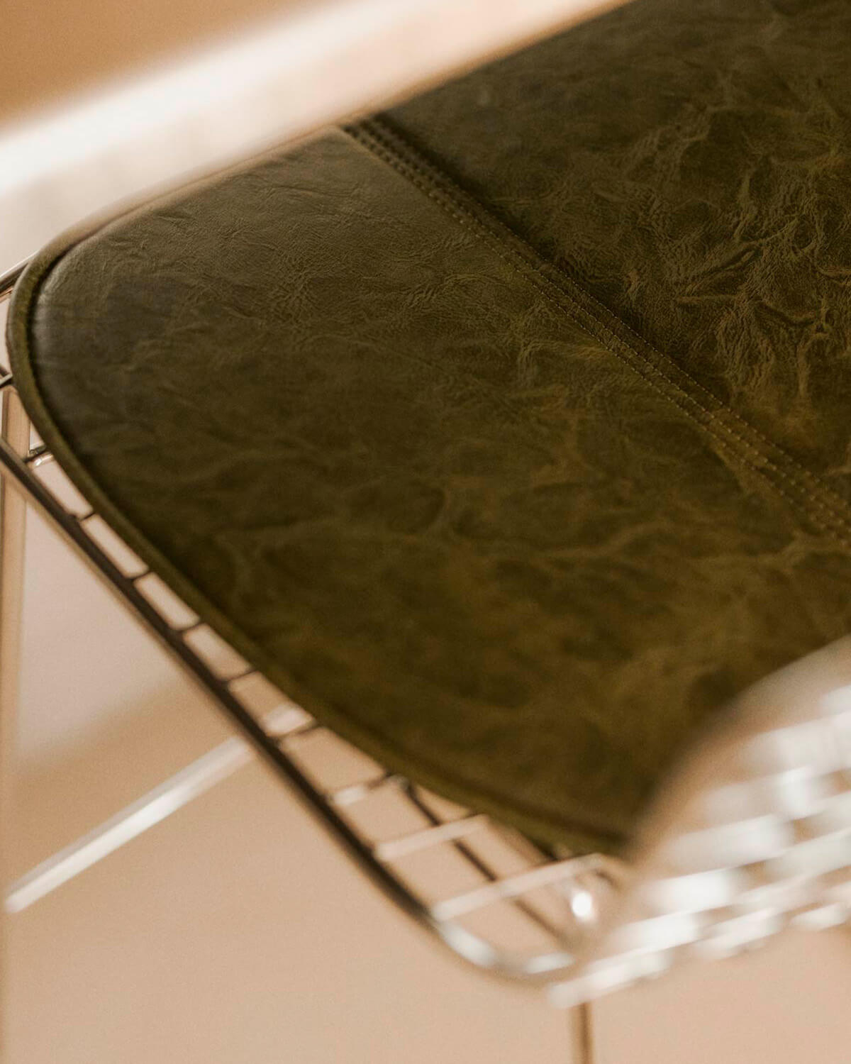 Taburete Alto de Metal (66 cm) Respaldo Bajo Aras , imagen de galería 3