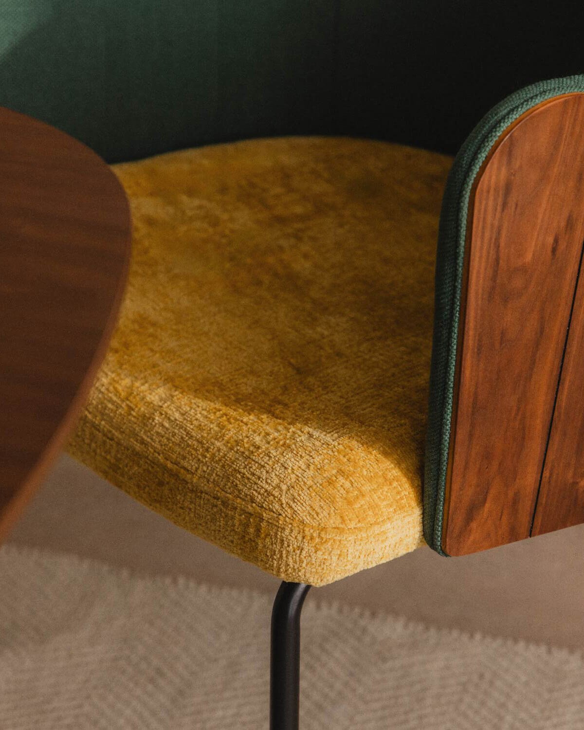 Silla de Comedor de Madera y Tela Rene, imagen de galería 3