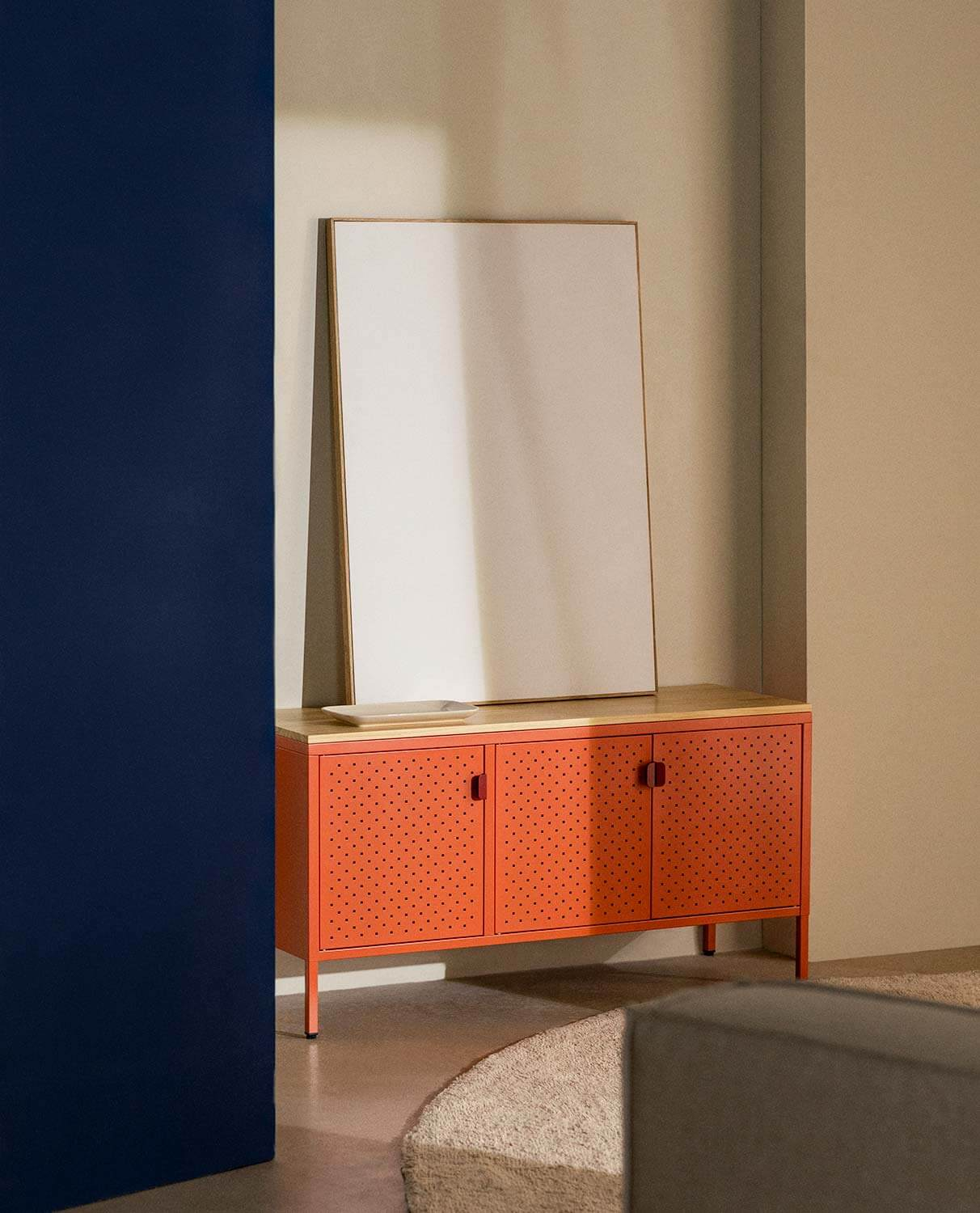 Aparador Bajo 3 Puertas 115x40 cm de Acero Laminado y Madera de Pino Varys, imagen de galer&iacute;a 2