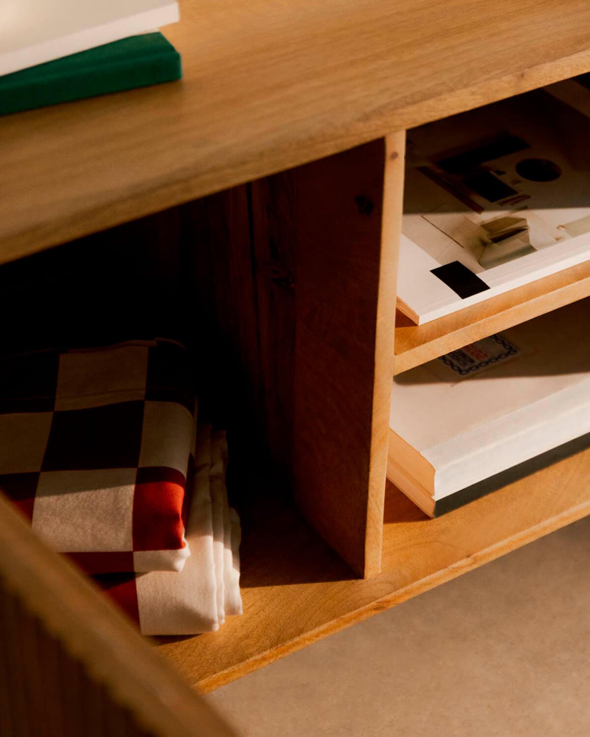 Mueble de TV 2 Puertas de Madera de Mango Viena, imagen de galería 3