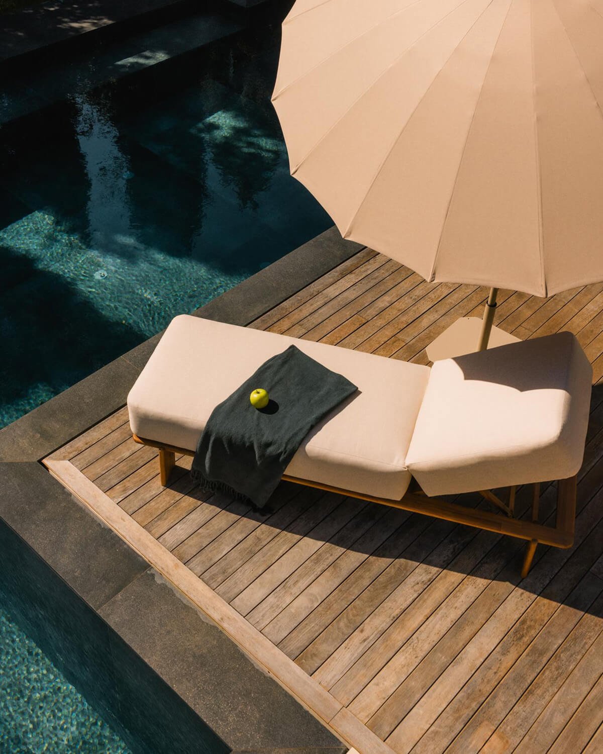 Tumbona Reclinable de Madera de Acacia con Cojín de Tela Cael , imagen de galería 2