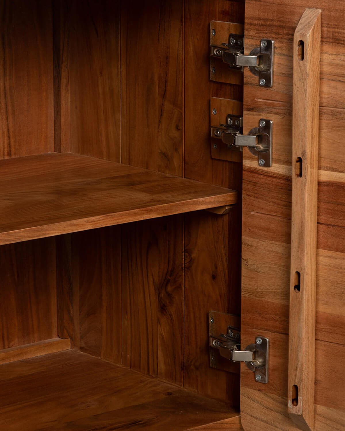 Aparador Bajo 3 Puertas 165x47 cm de Madera de Acacia Lucil, imagen de galer&iacute;a 8