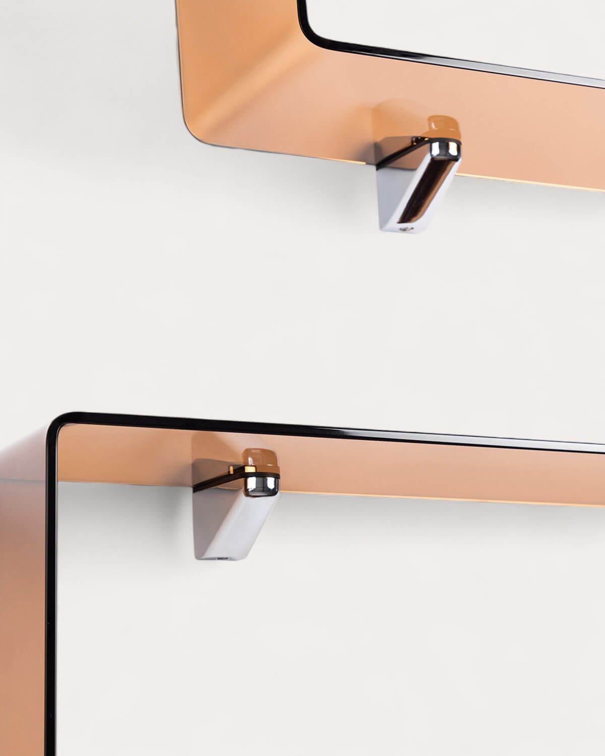 Conjunto de Estantes de Pared de Cristal Curvado Iris, imagen de galer&iacute;a 2