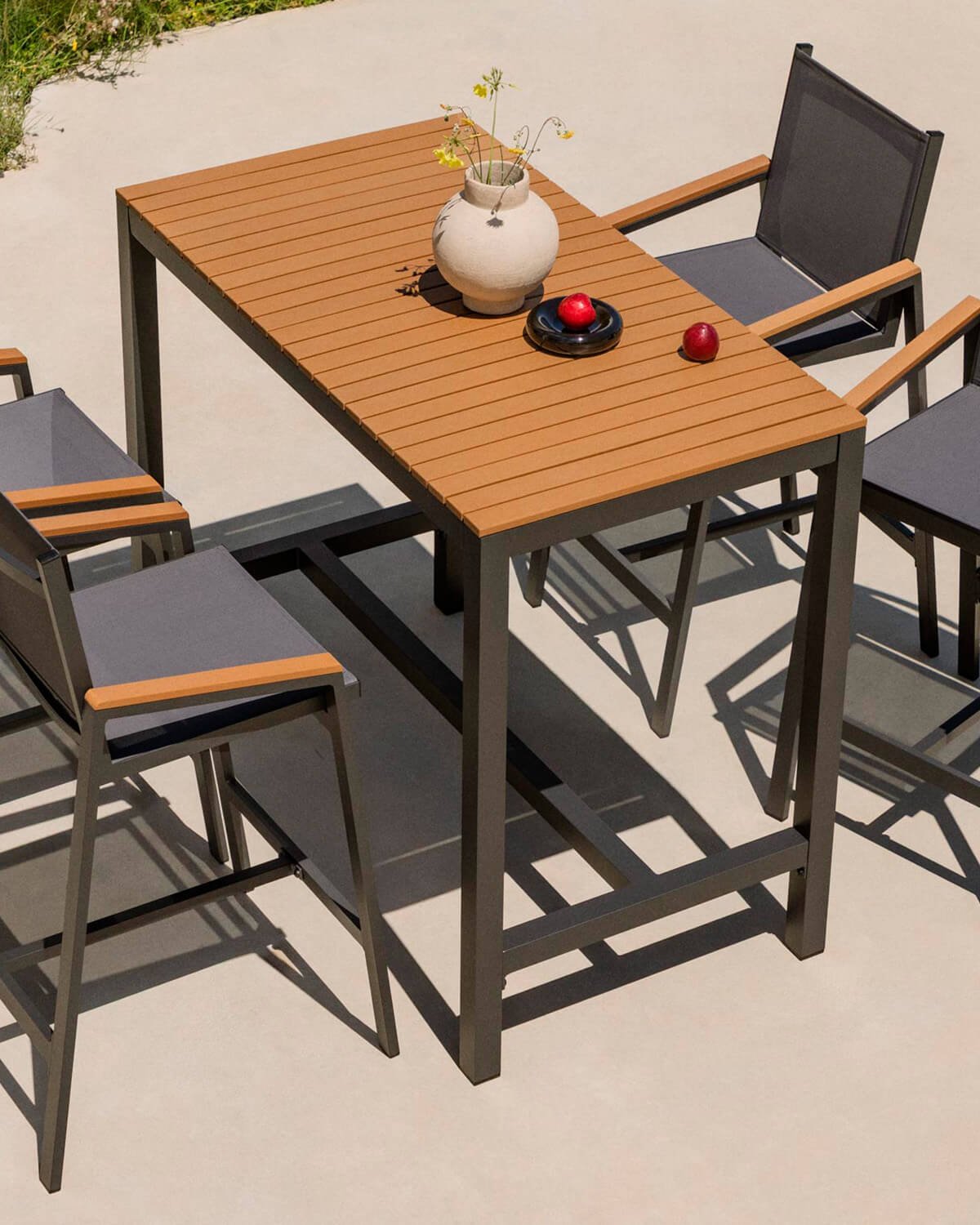 Set de Mesa Alta (130x70 cm) y 4 Taburetes Altos de Aluminio de Exterior Korce, imagen de galería 2