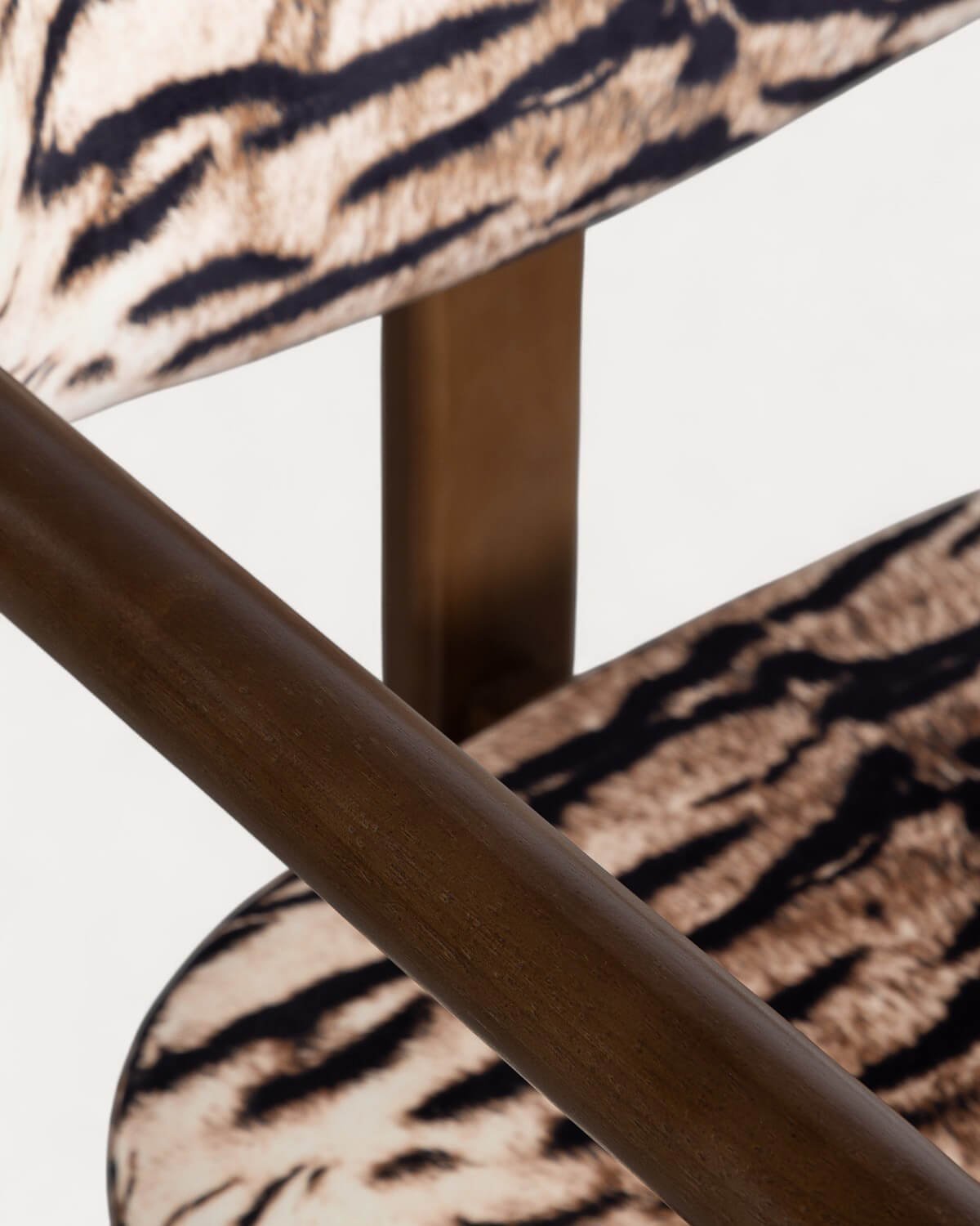 Silla de Comedor de Madera de Caucho y Tela Victor, imagen de galería 2