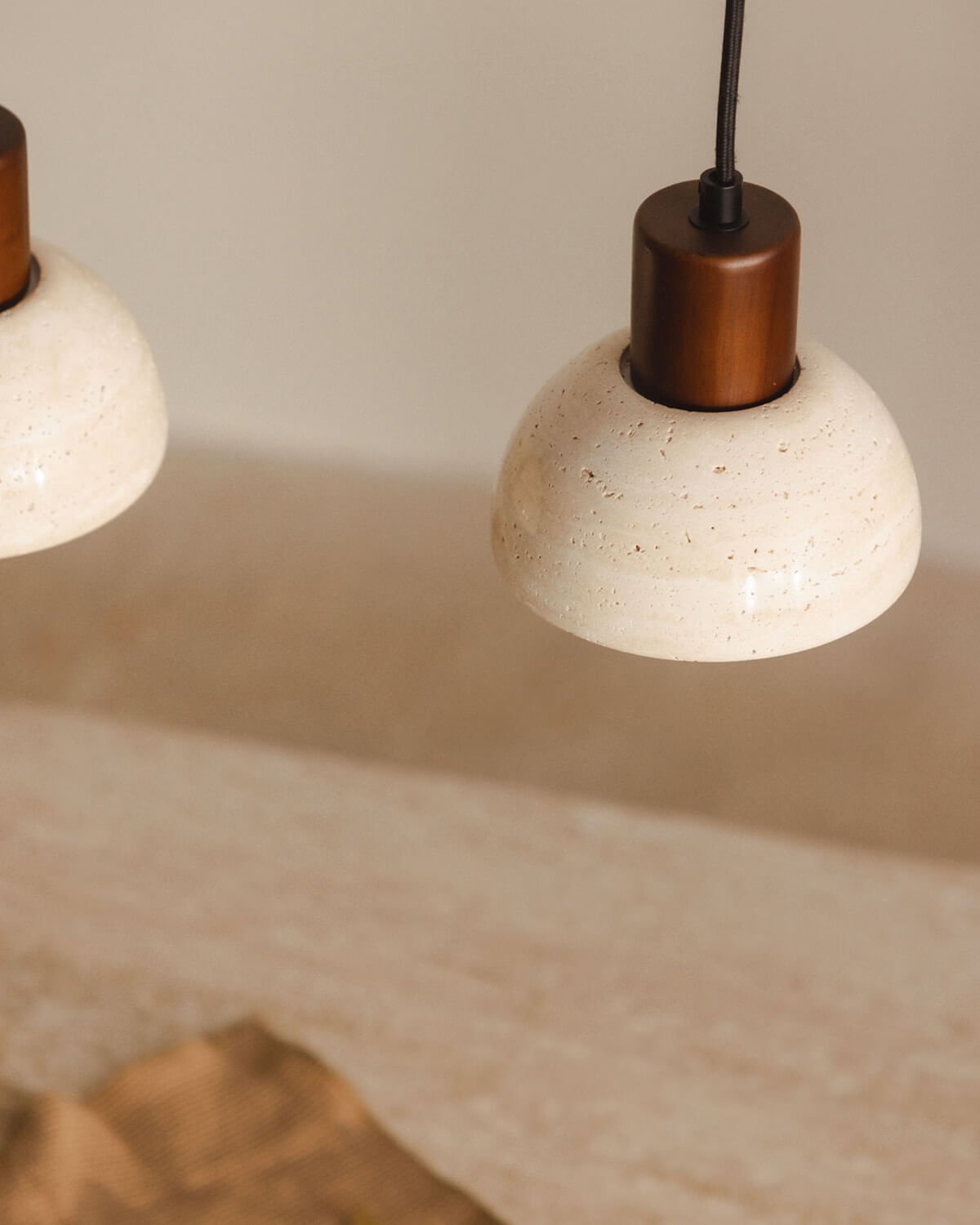 Lámpara de Techo 3 Puntos de Luz de Mármol Travertino y Madera May, imagen de galería 3