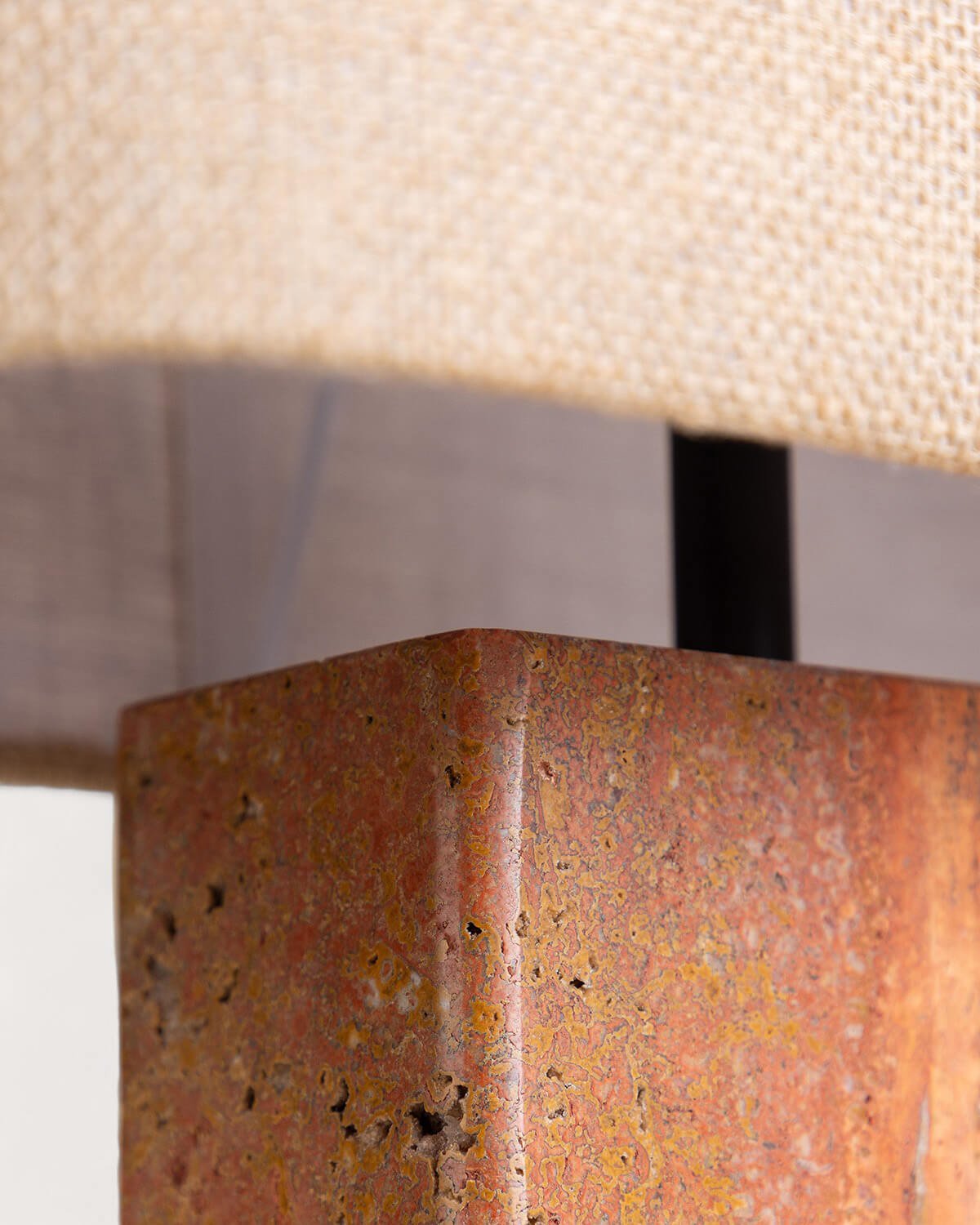 Lámpara de Mesa de Mármol Travertino y Lino Filipa, imagen de galería 5