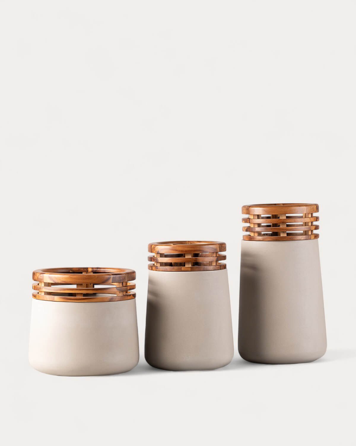 Conjunto 3 Maceteros de Hormigón y Madera de Acacia Hazan, imagen de galería 4