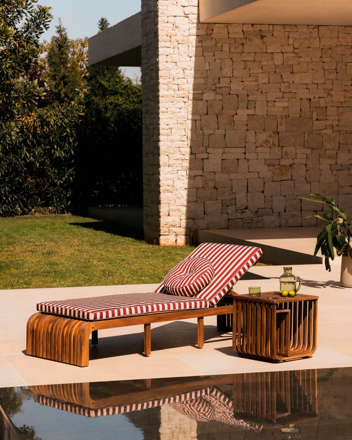 Set de Tumbona y Mesa Auxiliar de Madera de Acacia (45x45 cm) Hazan, imagen de galería 2