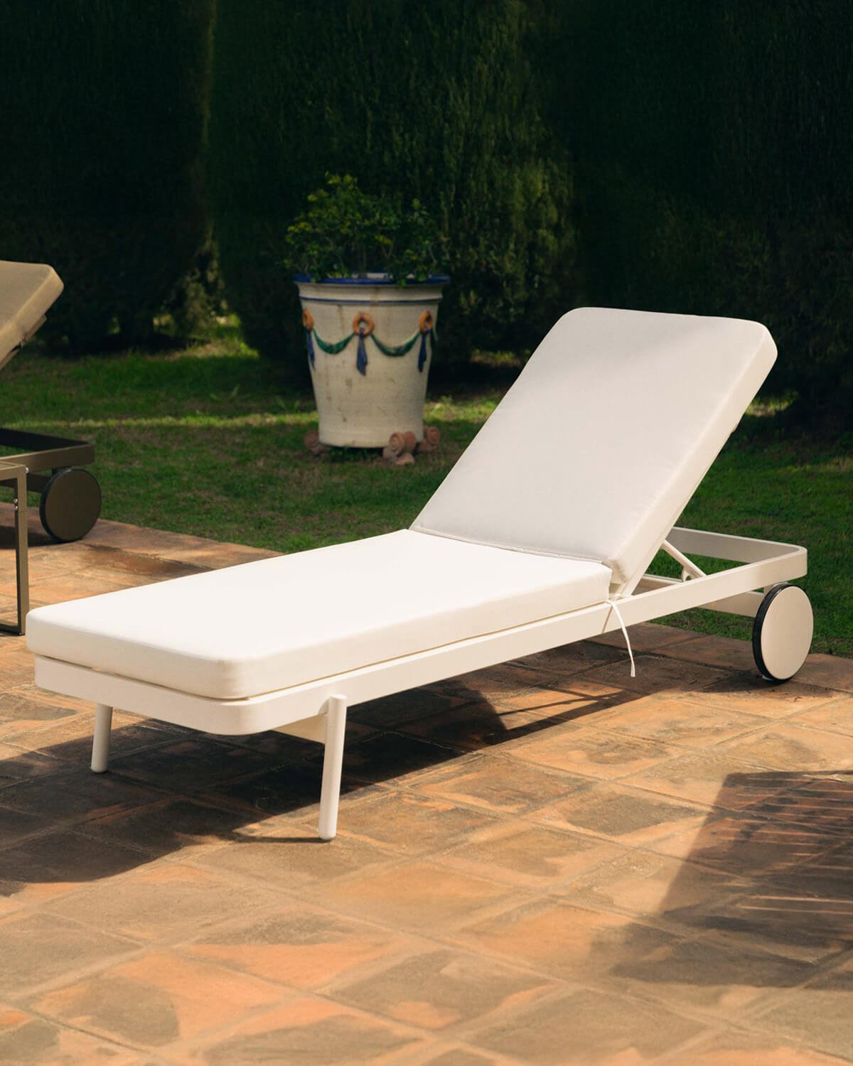 Tumbona Reclinable de Aluminio con Cojín de Tela Celina , imagen de galería 2