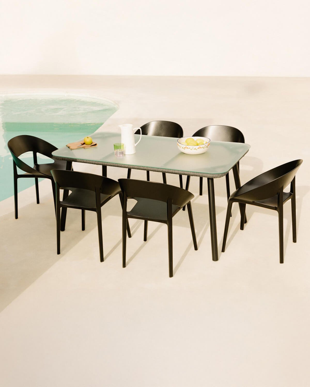 Set de Mesa Rectangular de Aluminio y Cristal (160x90 cm) Drian y 6 Sillas de Polipropileno de Exterior Lara, imagen de galería 2