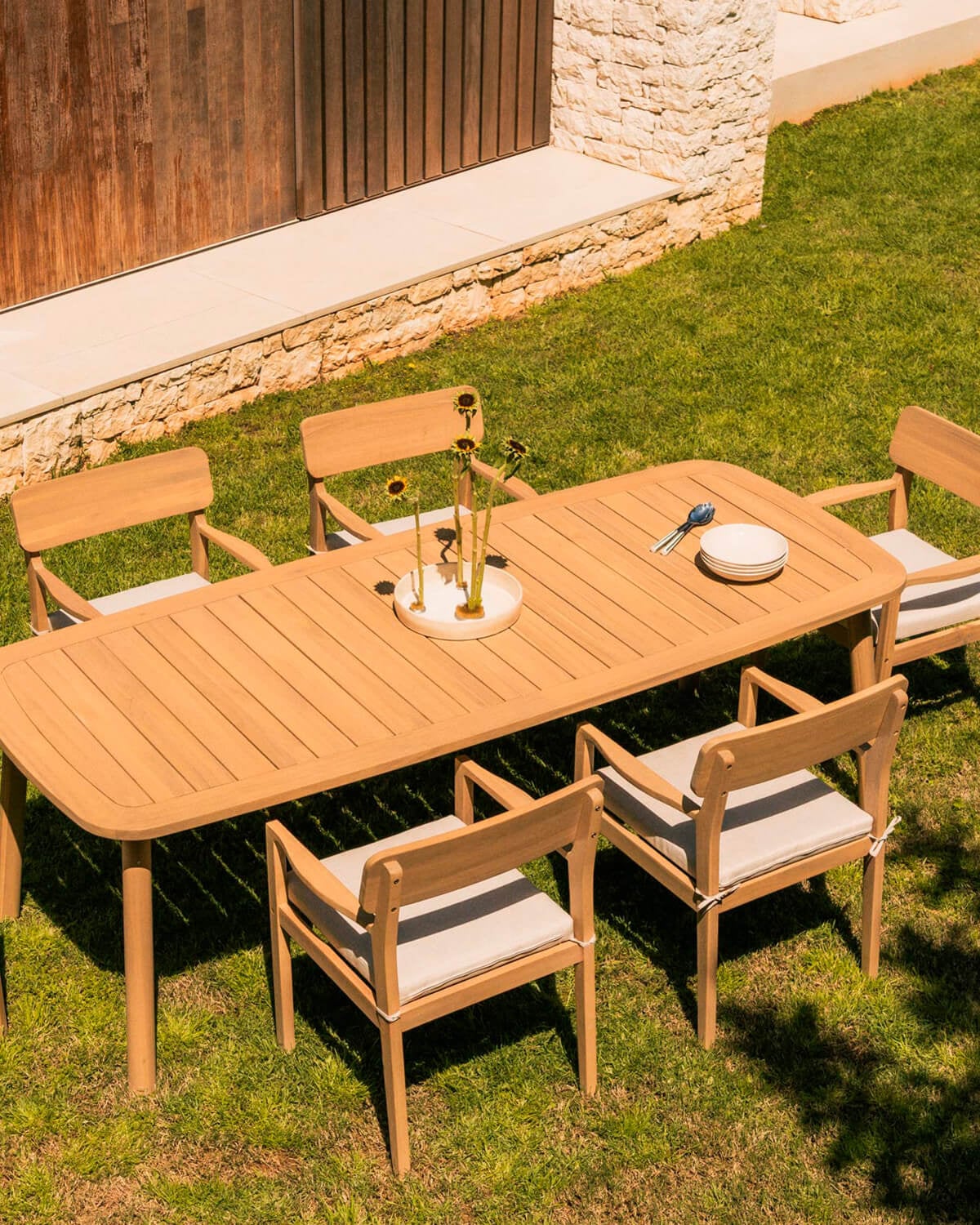 Set de Mesa Rectangular (240x100 cm) y 6 Sillas con Reposabrazos de Madera de Acacia de Exterior Mirla, imagen de galer&iacute;a 2