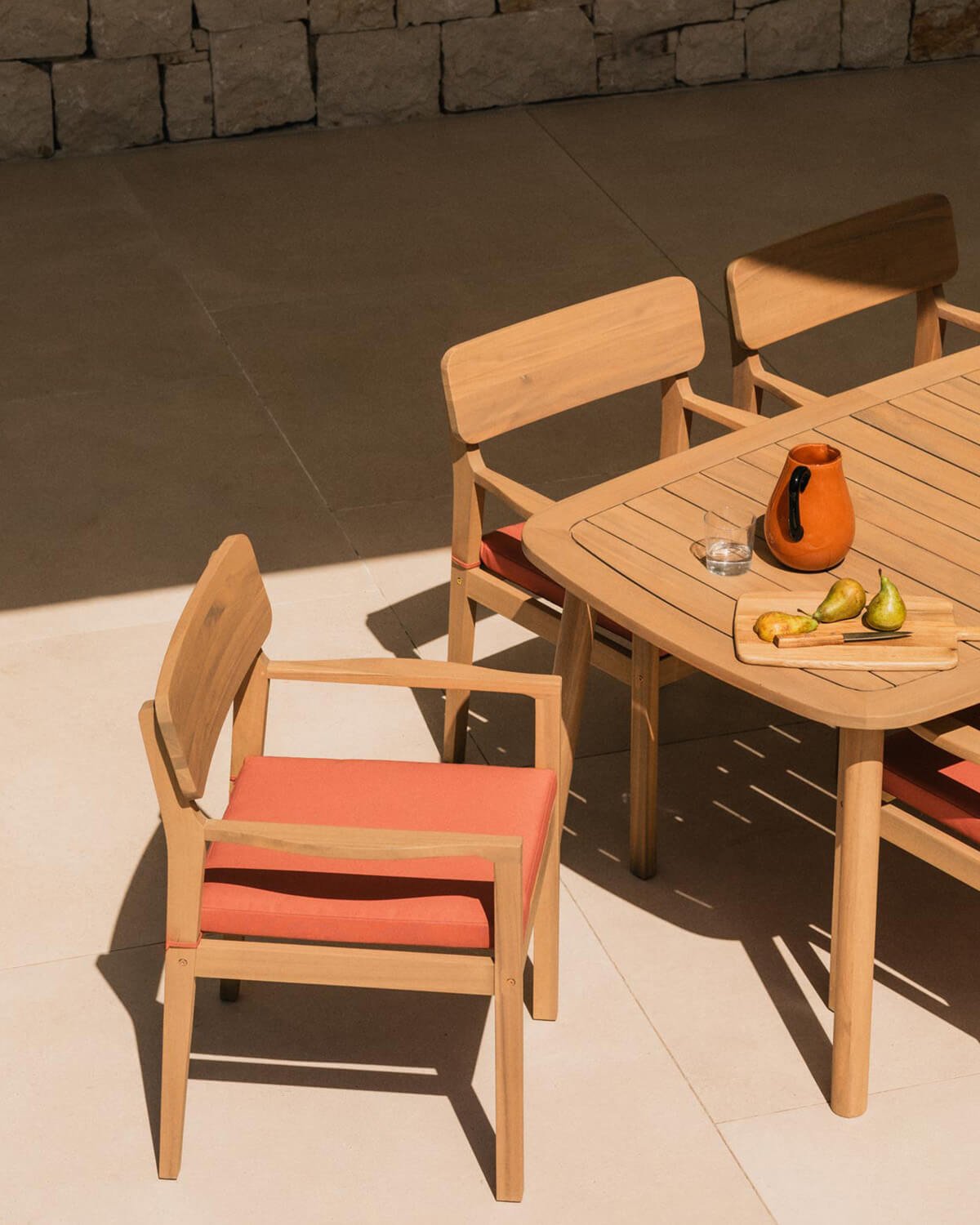 Set de Mesa Rectangular (180x100 cm) y 6 Sillas con Reposabrazos de Madera de Acacia de Exterior Marla, imagen de galería 3