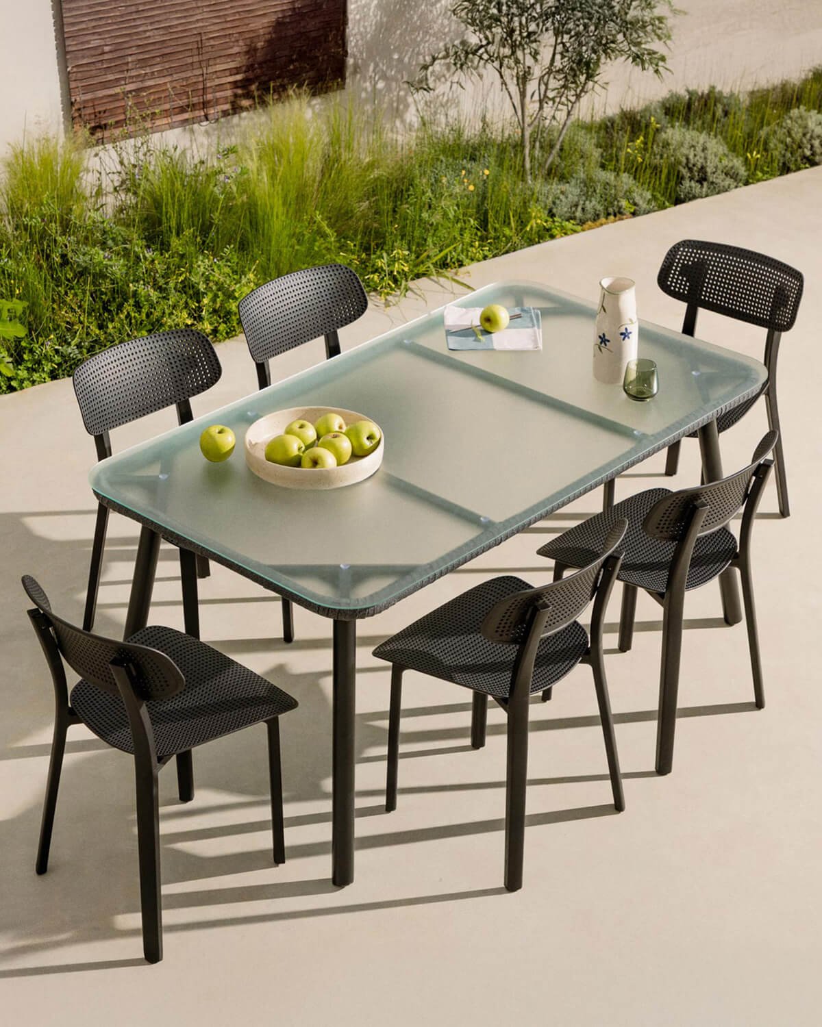 Set de Mesa Rectangular de Aluminio y Cristal (160x90 cm) Drian con 6 Sillas de Polipropileno de Exterior Dasi, imagen de galería 2