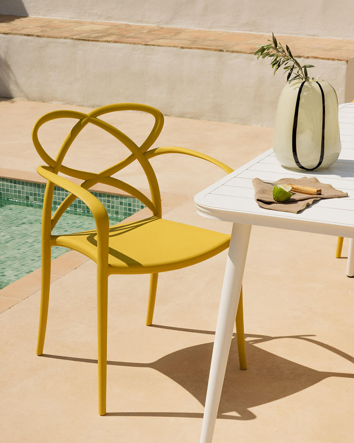 Set de Mesa Rectangular de Aluminio (160x90 cm) Cancún y 6 Sillas de Polipropileno con Reposabrazos de Exterior Cielo, imagen de galer&iacute;a 3