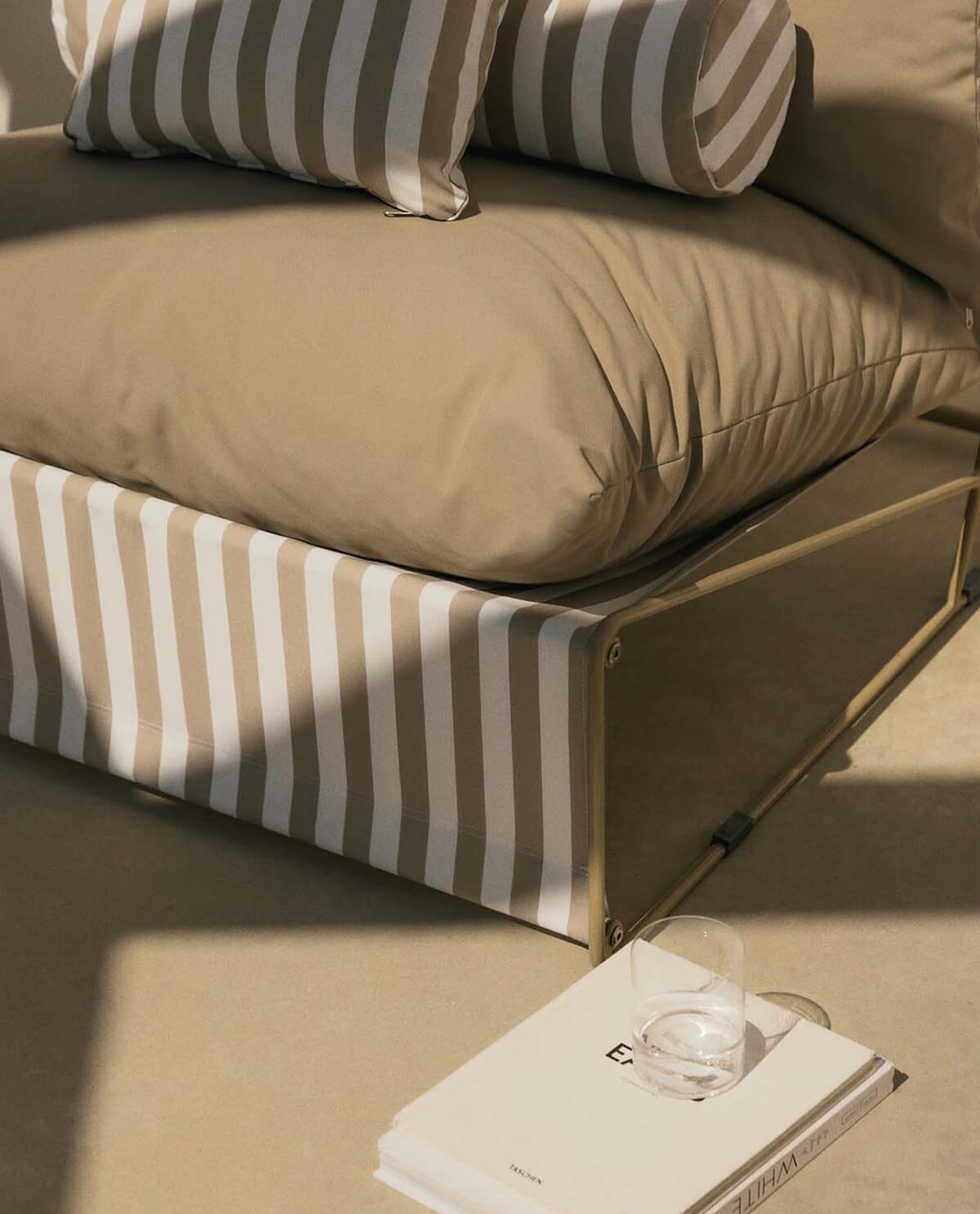 Sillón de Metal y Asiento de Tela Carpa, imagen de galer&iacute;a 3