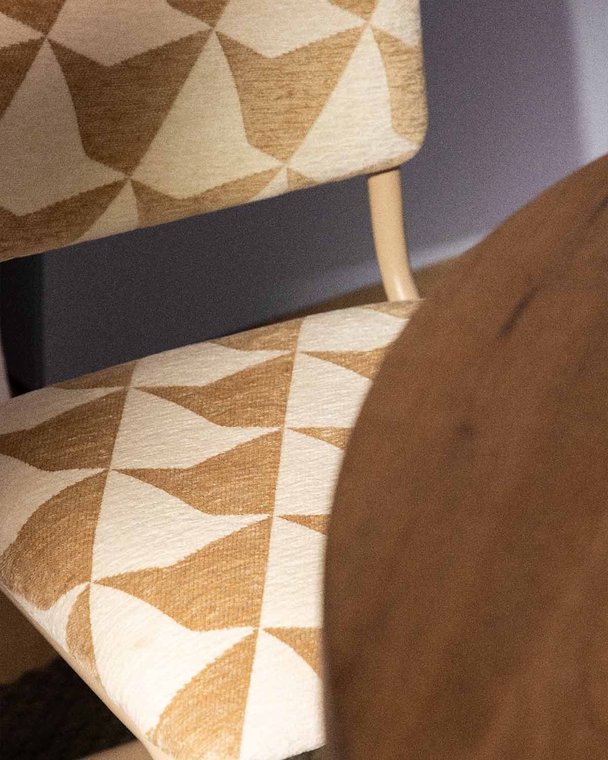 Silla de Comedor de Metal y Tela Viola, imagen de galer&iacute;a 3