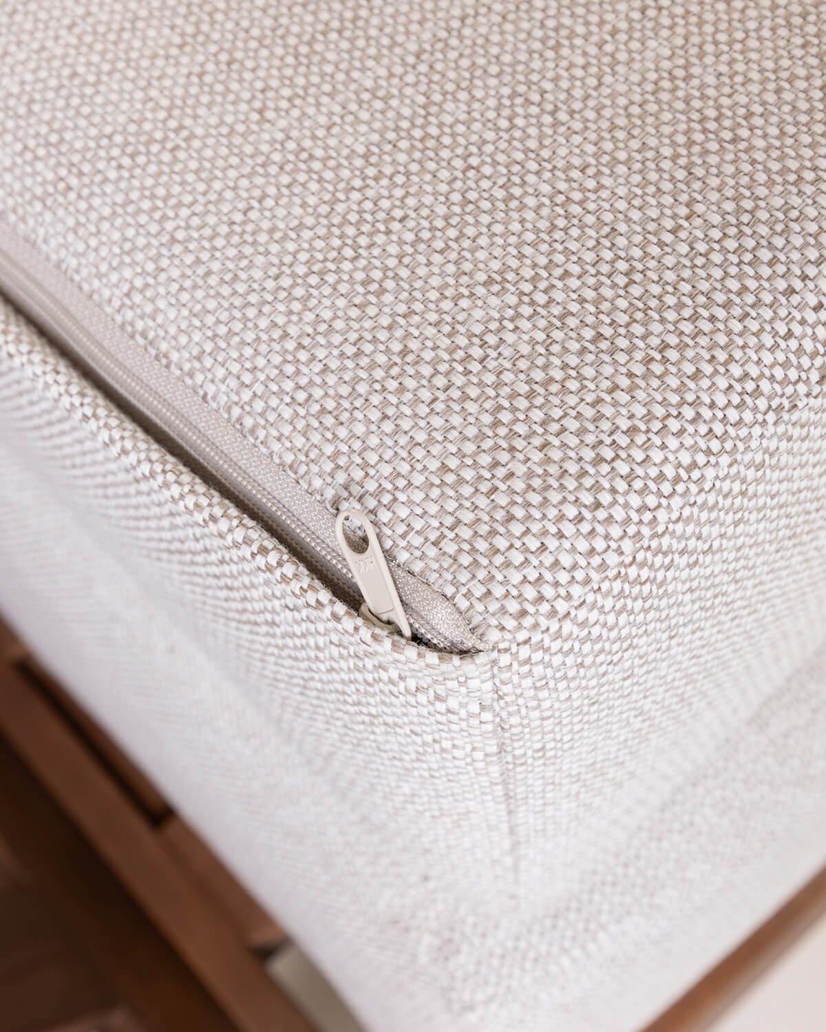 Cama Balinesa Reclinable de Madera de Eucalipto y Tela Zoier, imagen de galer&iacute;a 8