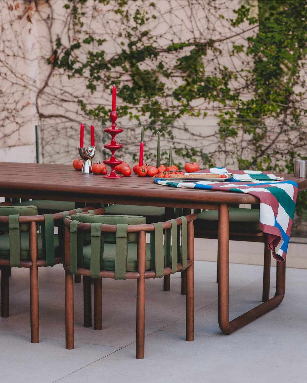 Set de Mesa Rectangular (240x100 cm) y 8 Sillas de Madera de Eucalipto y Tela de Exterior Edvard, imagen de galer&iacute;a 3