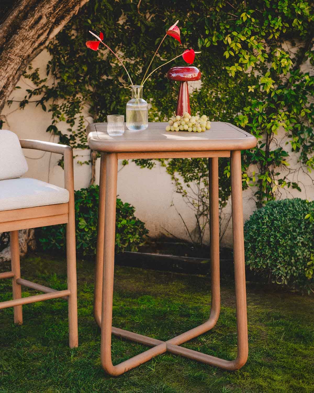 Mesa Alta de Exterior Cuadrada de Madera de Eucalipto (70x70 cm) Edvard, imagen de galer&iacute;a 2