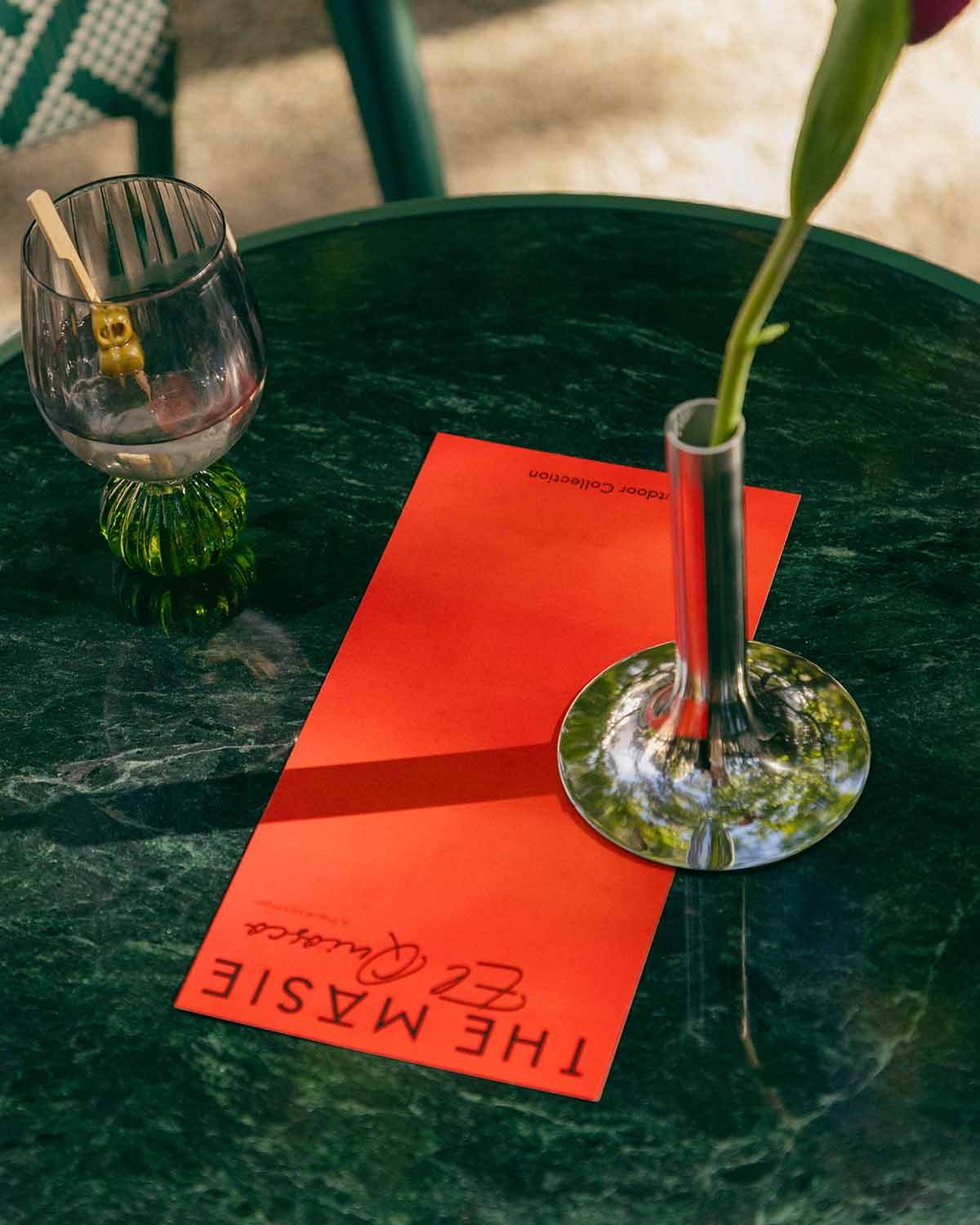 Set de Mesa Redonda (Ø60 cm) y 2 Sillas de Metal y Ratán Sintético de Exterior Yona Bistro, imagen de galer&iacute;a 6