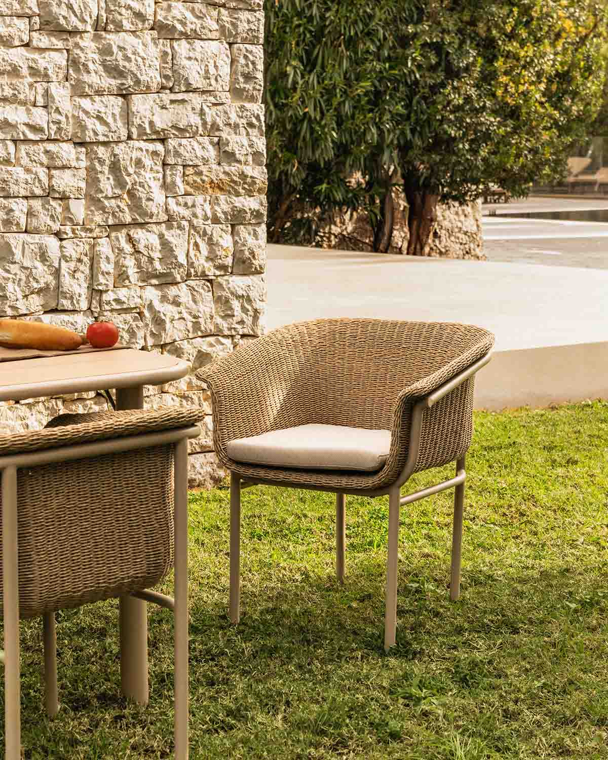 Silla de Exterior de Metal y Mimbre Caitlyn, imagen de galer&iacute;a 2