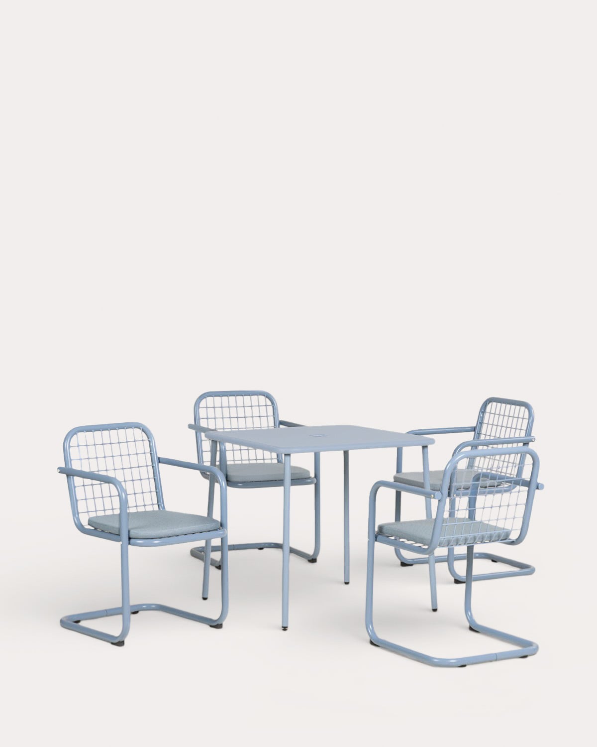 Set de Mesa Cuadrada (78x78 cm) Mijail y 4 Sillas con Resposabrazos de Metal Biaritz de Exterior, imagen de galer&iacute;a 1