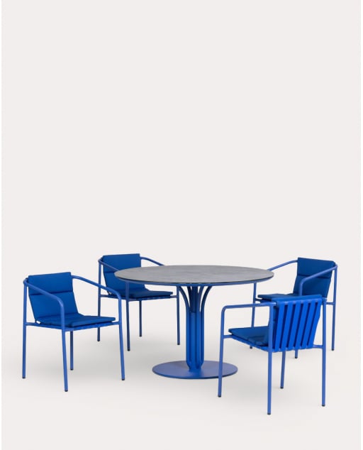 Set de Mesa Redonda (Ø120 cm) Llibet y 4 Sillas con Reposabrazos de Metal Vinke de Exterior