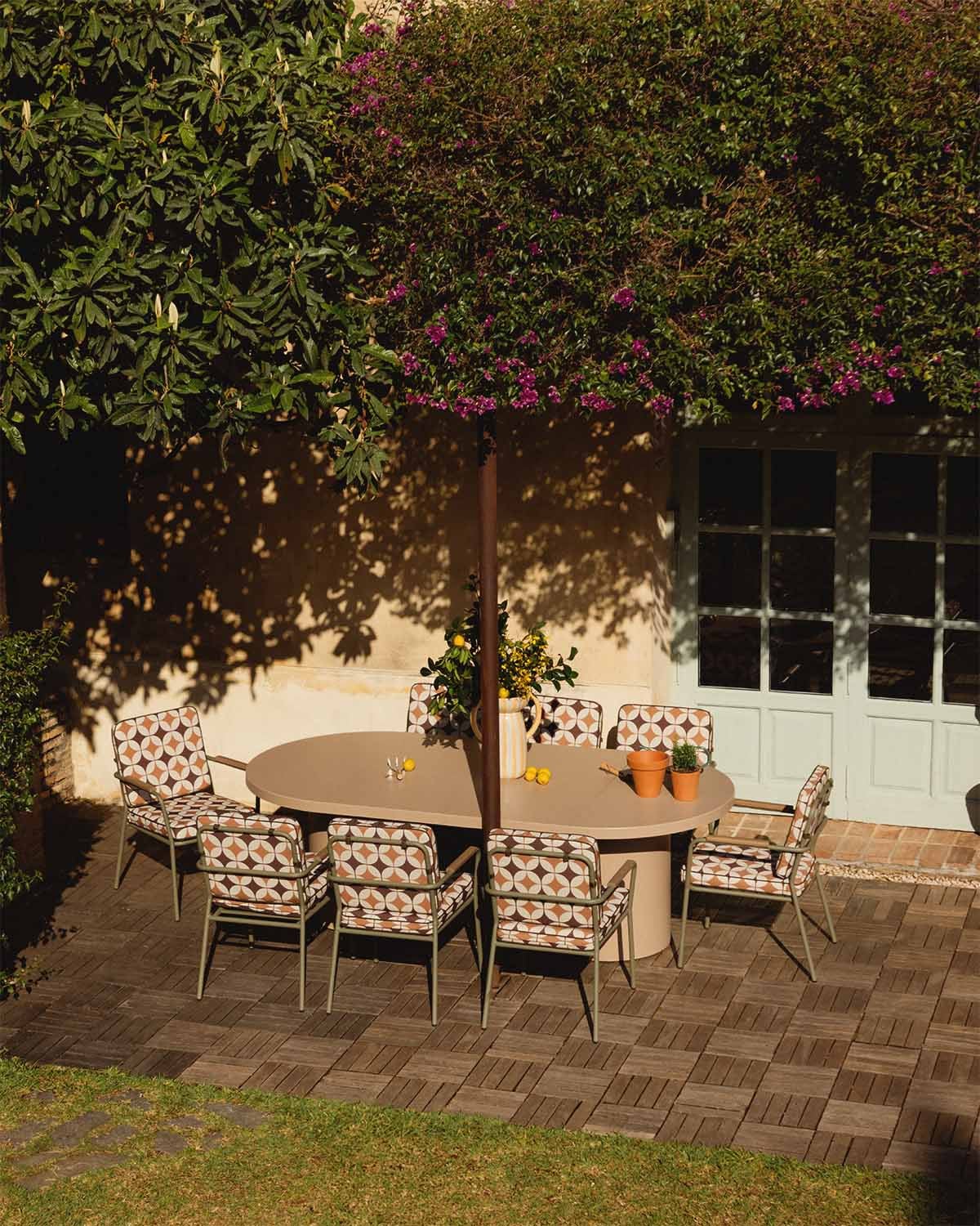 Set de Mesa Extensible (Ø120-240x120 cm) Beca y 8 Sillas con Reposabrazos de Metal Edimbra de Exterior, imagen de galer&iacute;a 2