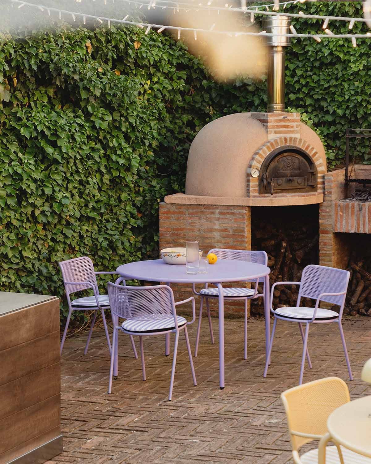 Set de Mesa Redonda (Ø110 cm) y 4 Sillas con Reposabrazos de Metal Dorothea de Exterior, imagen de galer&iacute;a 2