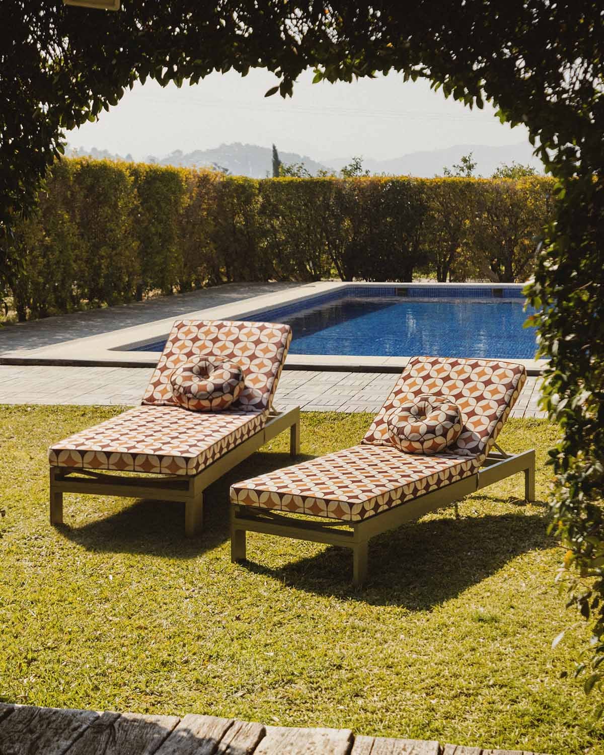 Tumbona Reclinable de Aluminio Kreta con Cojín de Tela Edimbra, imagen de galer&iacute;a 2