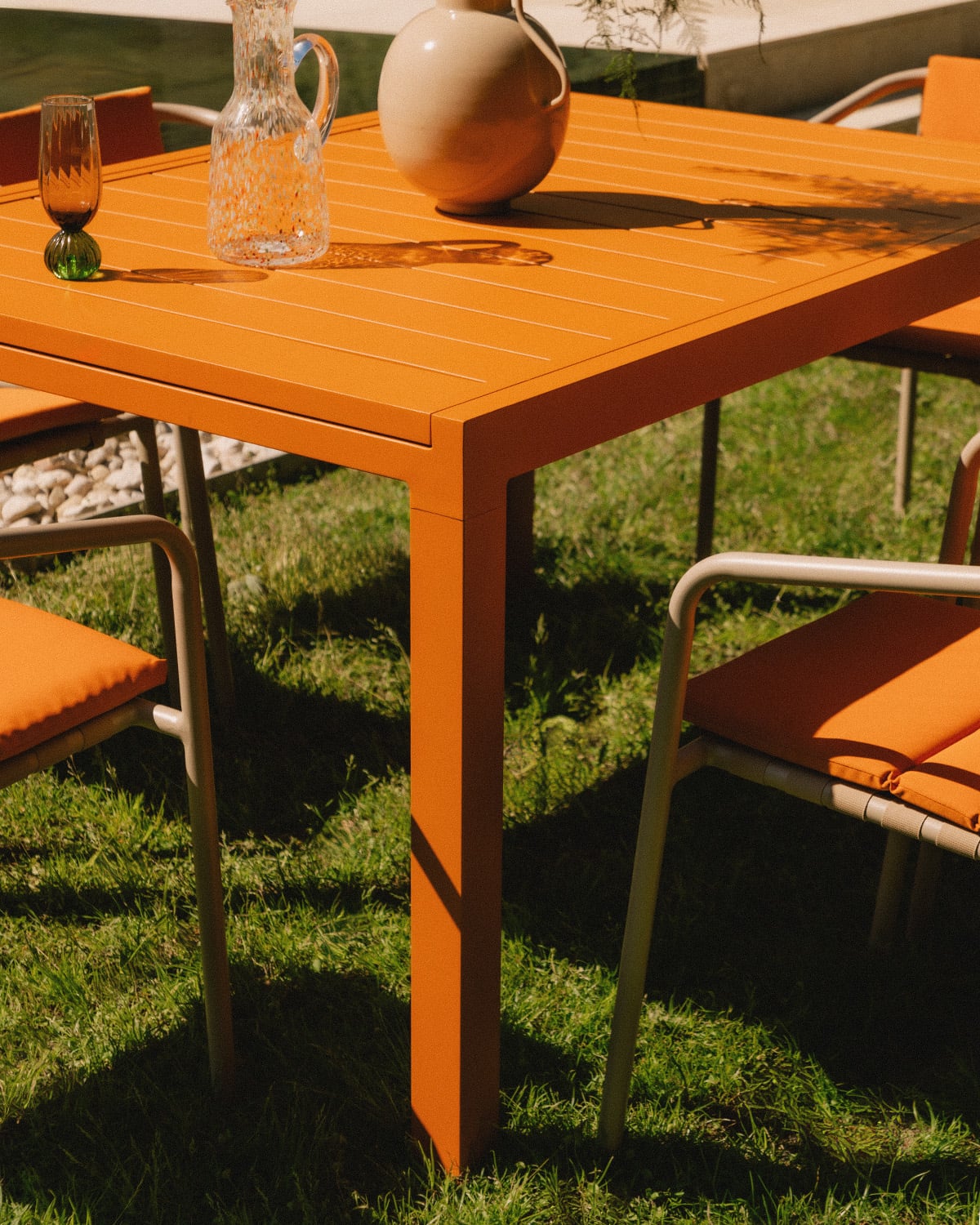 Set de Mesa Extensible Rectangular (135-265x100 cm) Seila y 6 Sillas con Reposabrazos de Aluminio Vinke de Exterior, imagen de galer&iacute;a 3