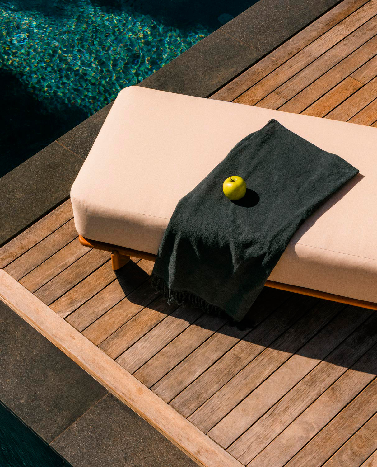 Tumbona Reclinable de Madera de Acacia con Cojín de Tela Cael , imagen de galer&iacute;a 3