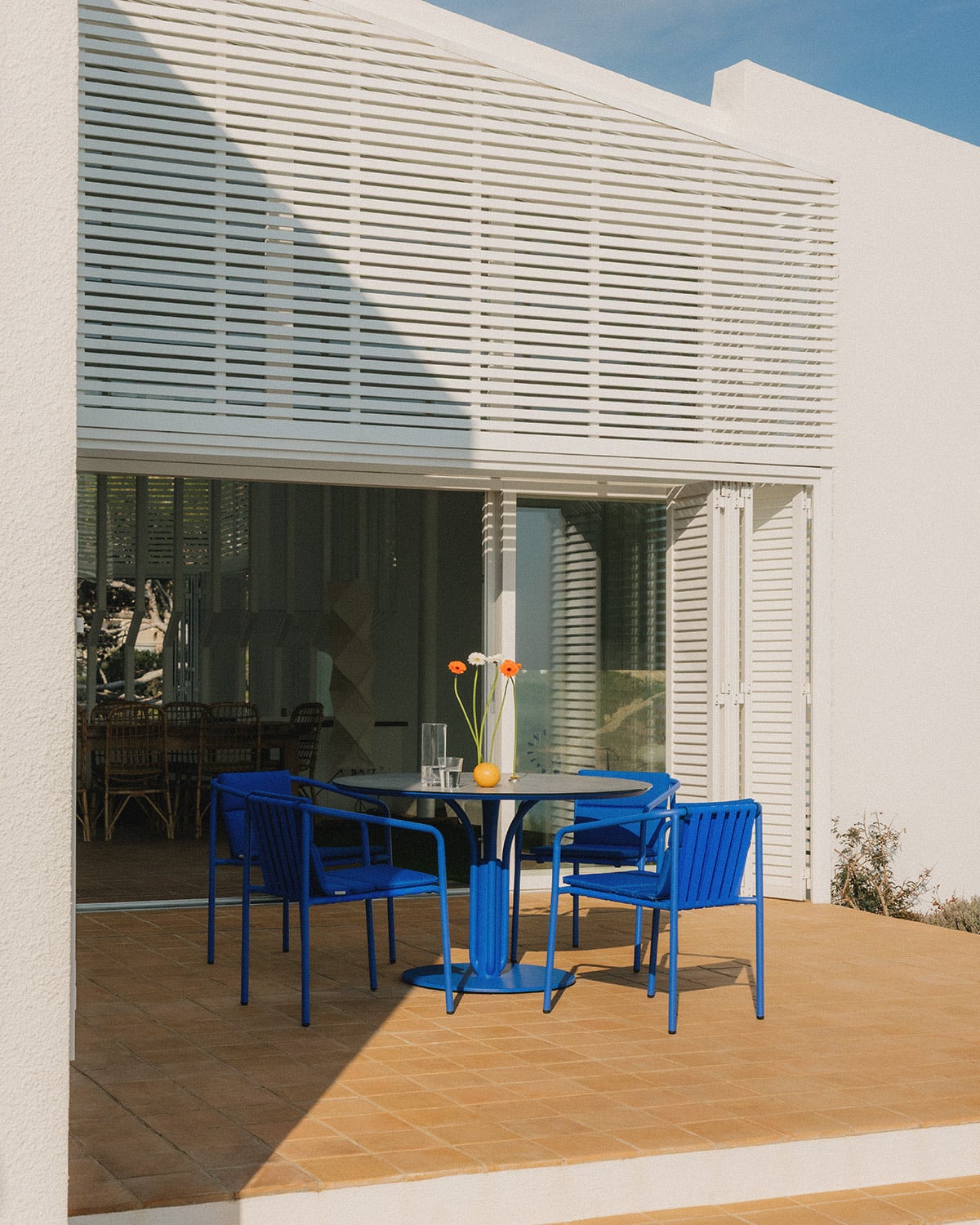 Set de Mesa Redonda (Ø120 cm) Llibet y 4 Sillas con Reposabrazos de Metal Vinke de Exterior, imagen de galer&iacute;a 2