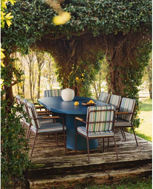 Set de Mesa Extensible (Ø120-240x120 cm) Beca y 8 Sillas con Reposabrazos de Metal Edimbra de Exterior