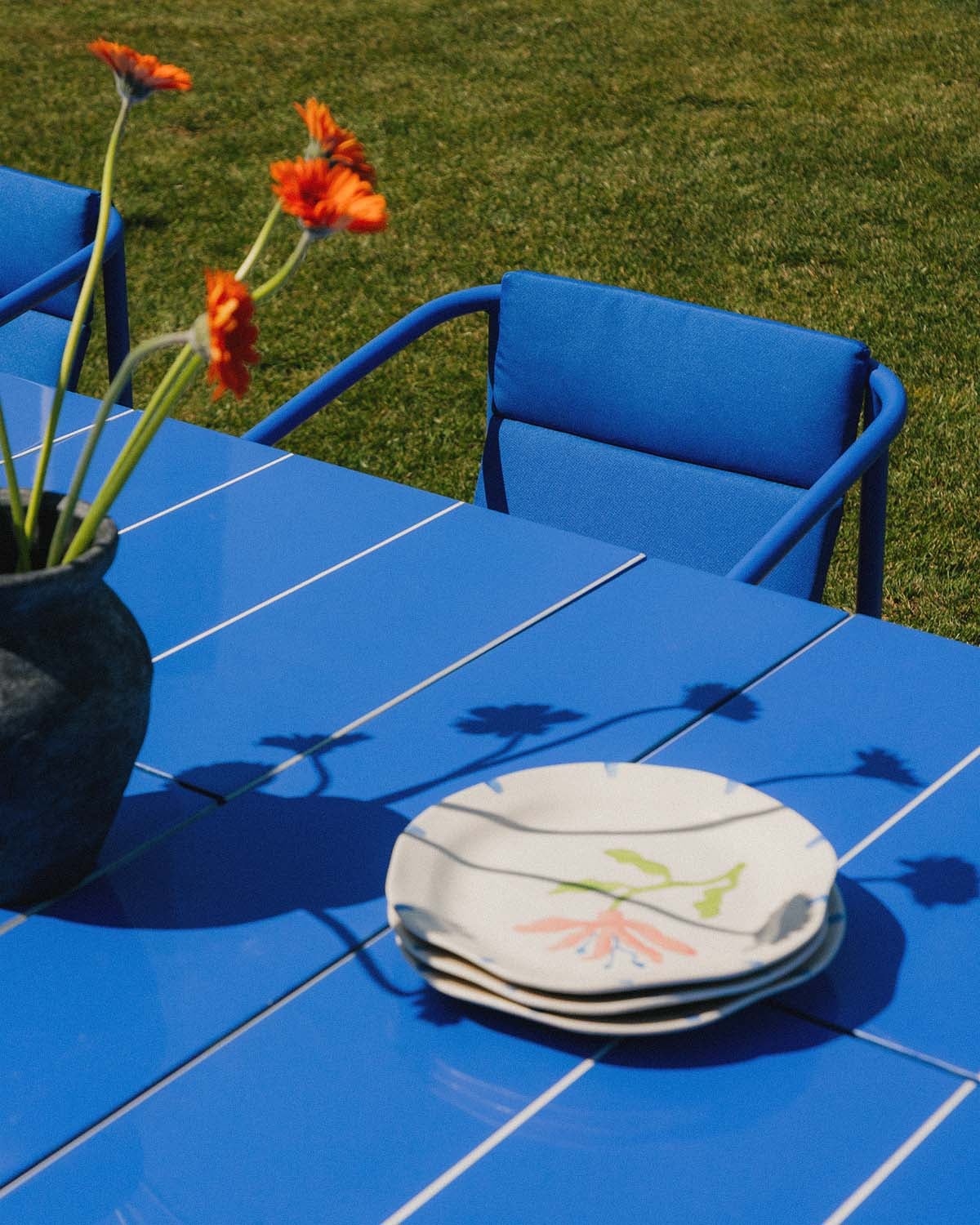 Set de Mesa Extensible Rectangular (225-330x100 cm) Ubel y 8 Sillas con Reposabrazos de Metal y Tela Vinke de Exterior, imagen de galer&iacute;a 6