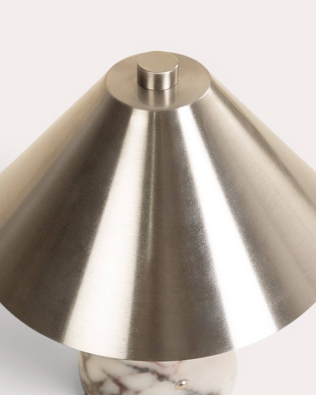 Lámpara de Mesa LED Inalámbrica de Mármol y Metal Obely, imagen de galer&iacute;a 9