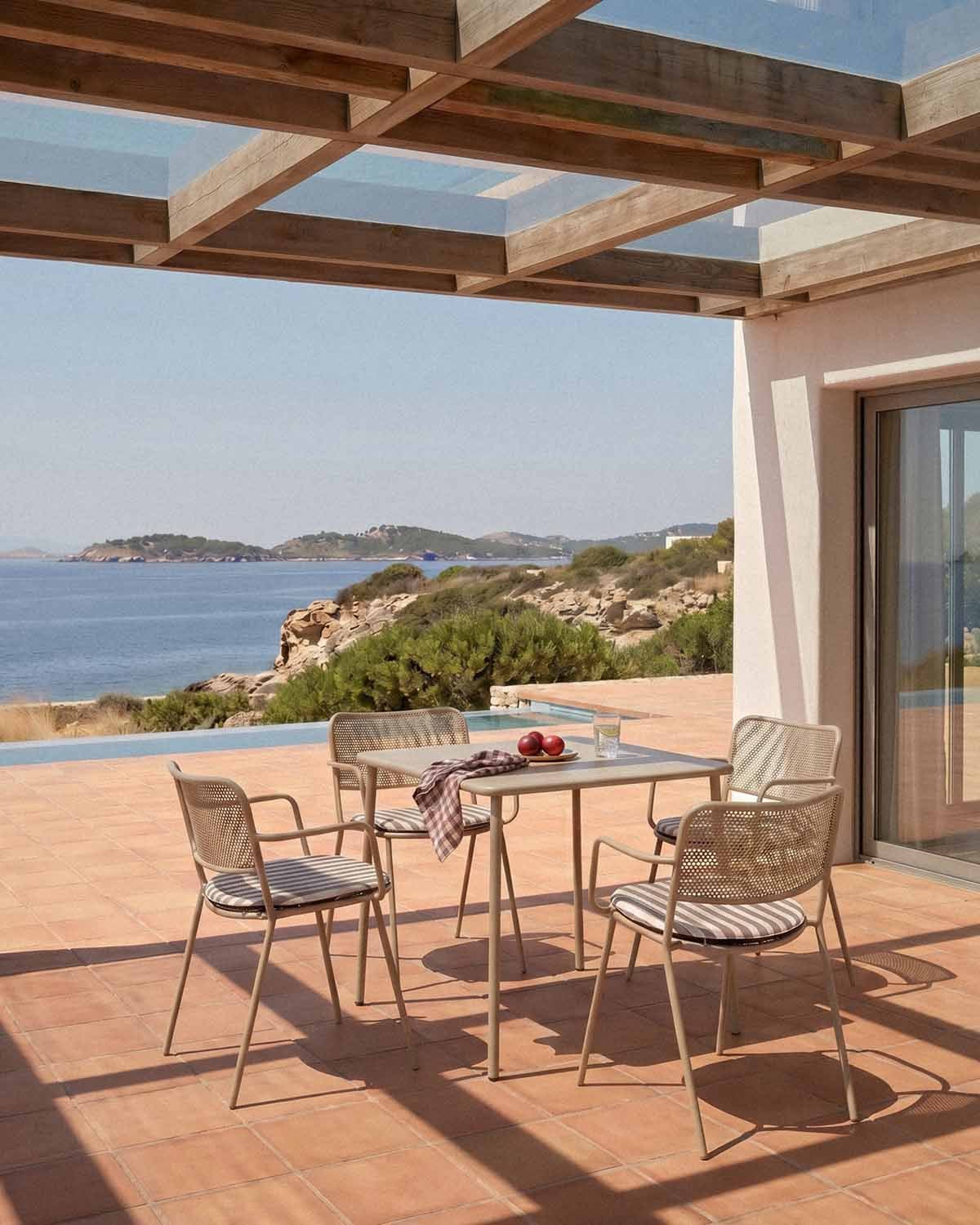 Set de Mesa Cuadrada (78x78 cm) Mijail y 4 Sillas con Resposabrazos de Metal Dorothea de Exterior, imagen de galer&iacute;a 2