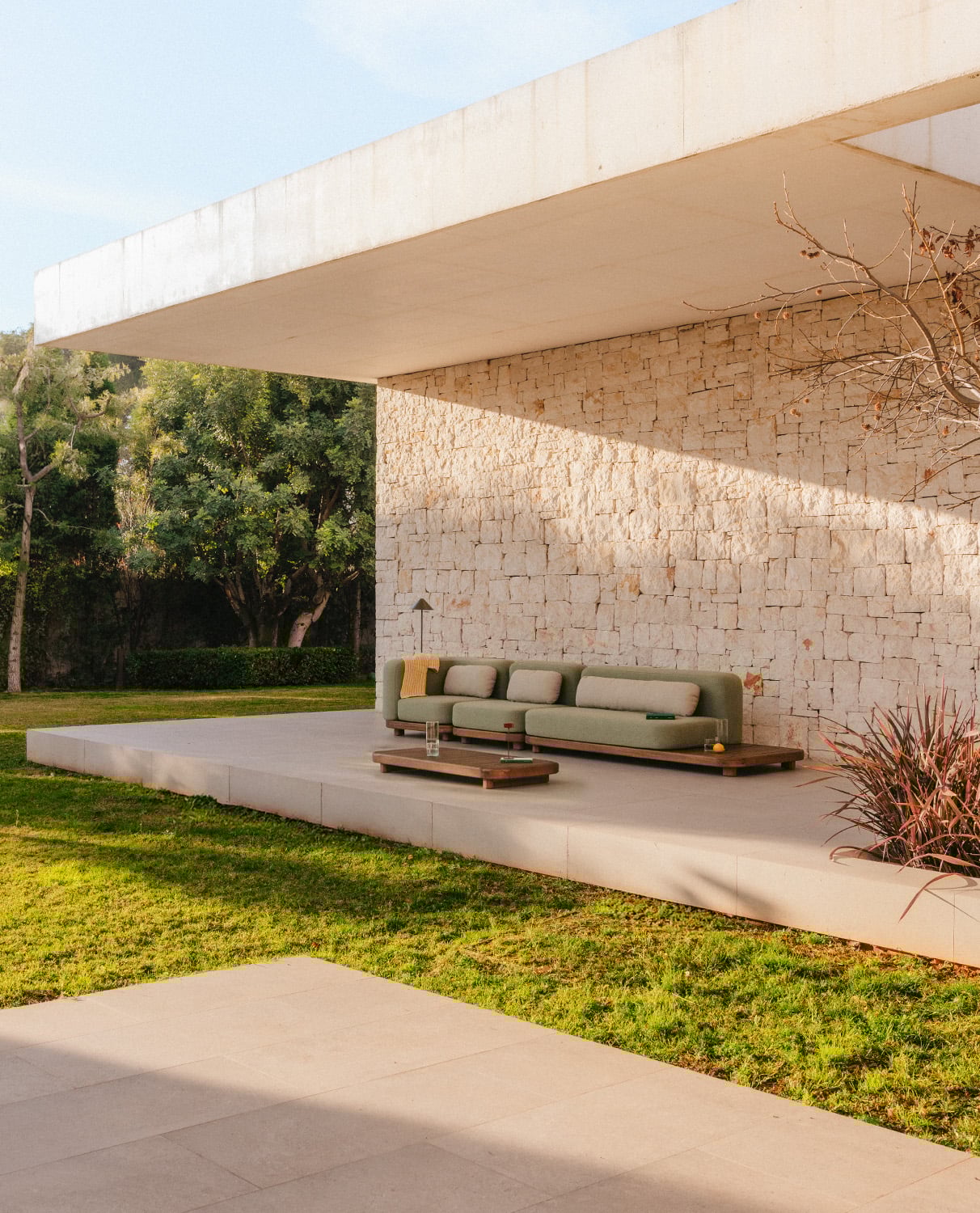 Conjunto de Jardín Con Módulo Sofá, Módulo Central, Módulo Esquinero y Mesa de Centro de Madera de Acacia y Tela Redik, imagen de galer&iacute;a 2