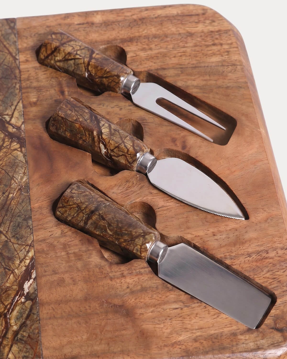 Set de Tabla para Quesos de Mármol y Madera de Acacia con 3 Cuchillos Serbal, imagen de galer&iacute;a 5