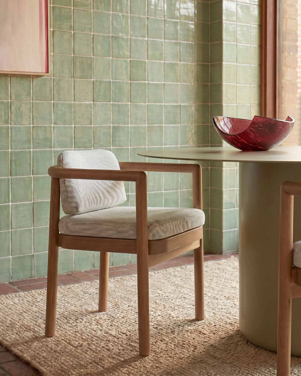 Silla de Comedor con Reposabrazos de Madera de Eucalipto y Tela Elnes, imagen de galer&iacute;a 2