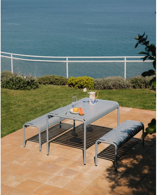 Set de Mesa Rectangular (130x80 cm) y 2 Bancos de Metal Tavo de Exterior