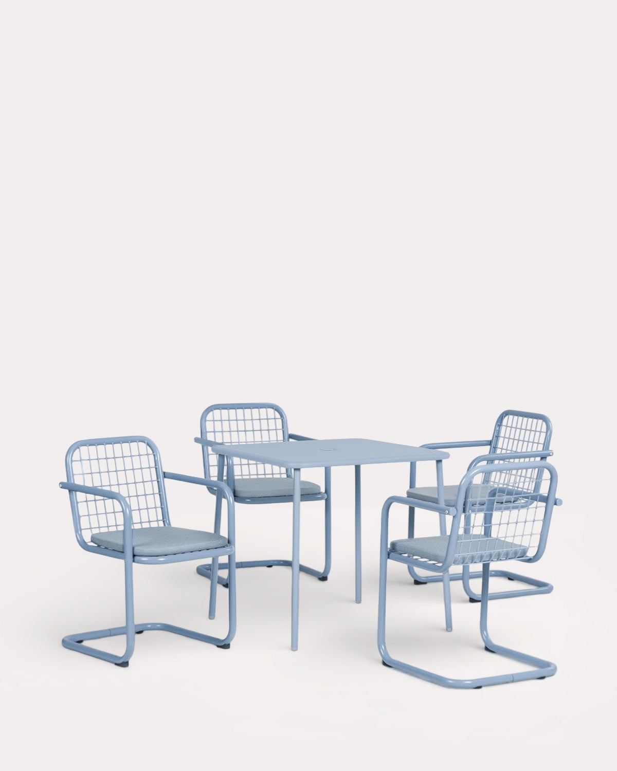 Set de Mesa Cuadrada (78x78 cm) Mijail y 4 Sillas con Resposabrazos de Metal Biaritz de Exterior, imagen de galer&iacute;a 1