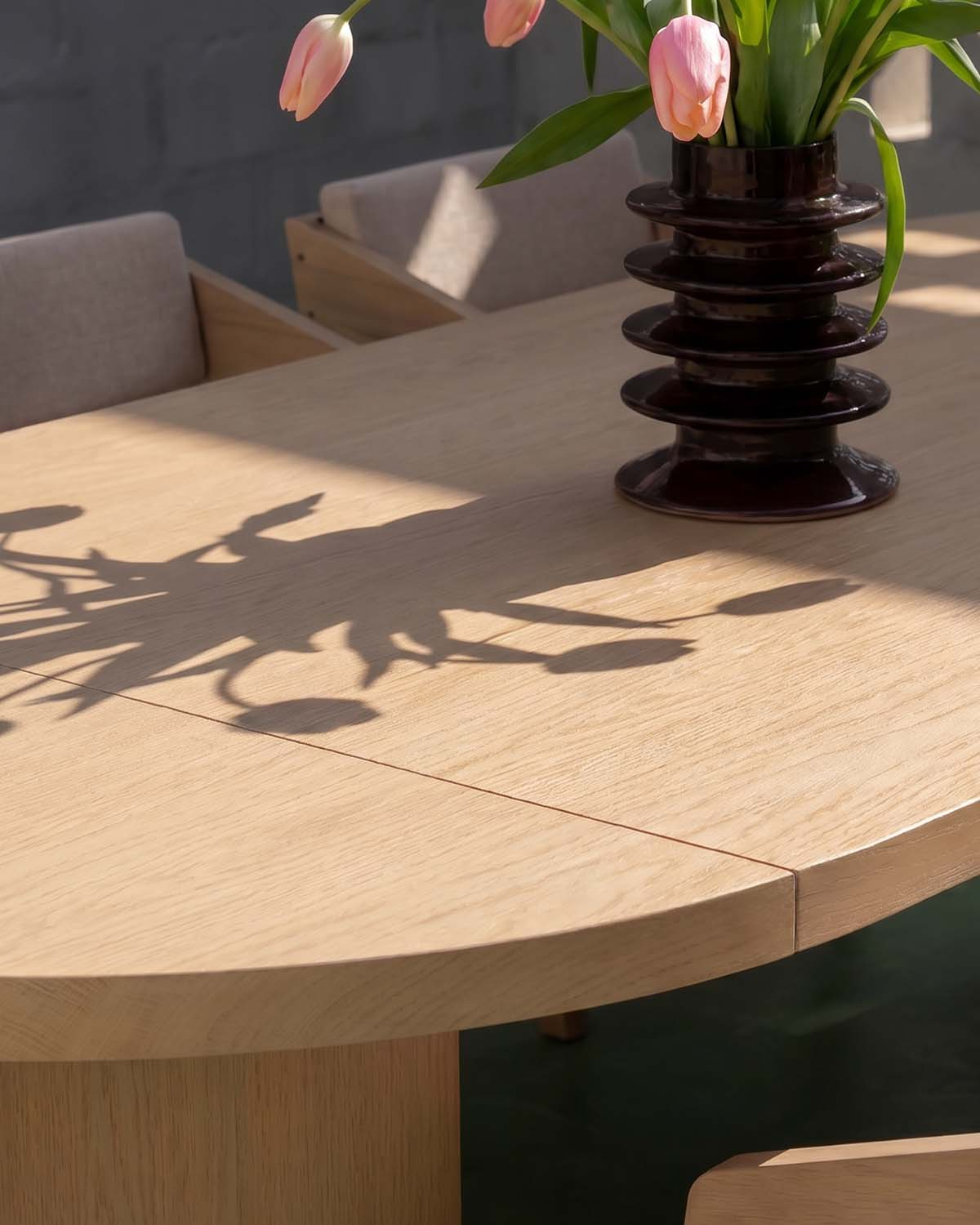 Set de Mesa Extensible (Ø120-180x120 / 240x120 cm) de Metal Beca y 8 Sillas con Reposabrazos de Madera de Acacia Tanon de Exteri, imagen de galer&iacute;a 6