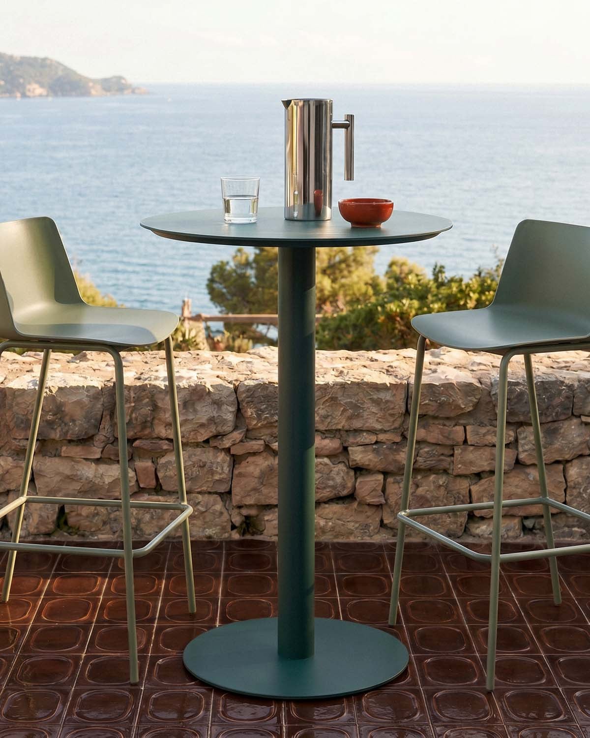 Set de Mesa Alta Redonda de Metal (Ø70 cm) Banon y 2 Taburetes Altos de Polipropileno (74 cm) Meivy de Exterior, imagen de galer&iacute;a 3