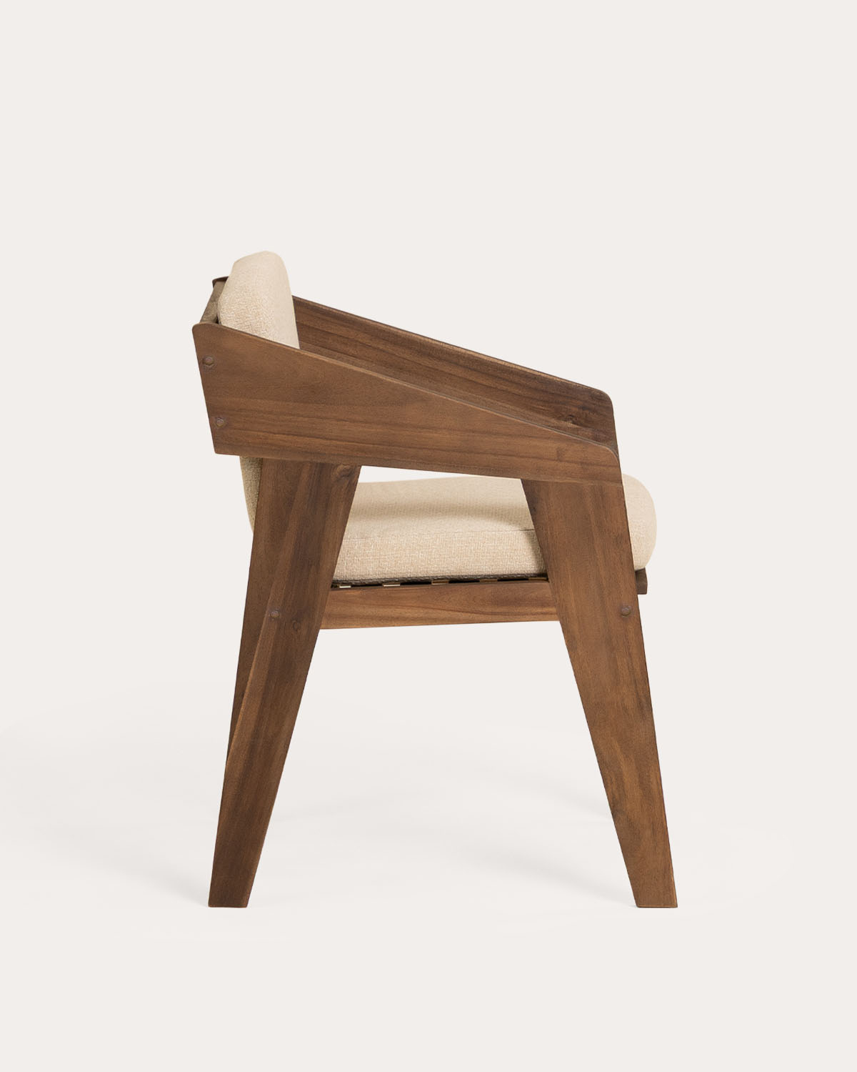 Silla de exterior con reposabrazos de madera de acacia y tela Tanon, imagen de galer&iacute;a 3