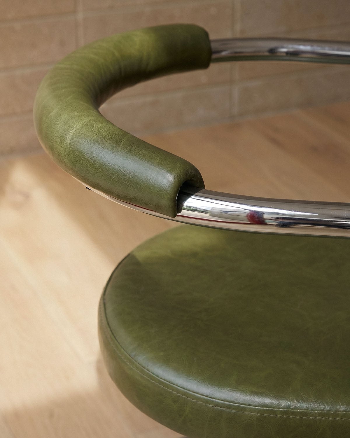 Silla de Comedor de Metal Aryo, imagen de galer&iacute;a 3