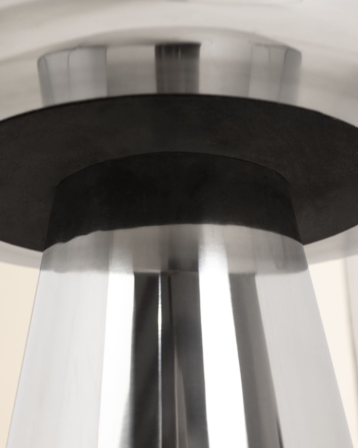 Mesa auxiliar redonda Ø40 cm de metal Rhea, imagen de galer&iacute;a 7